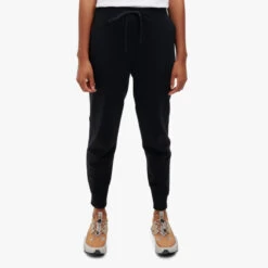 On Women’s Sweat Pants (Black)