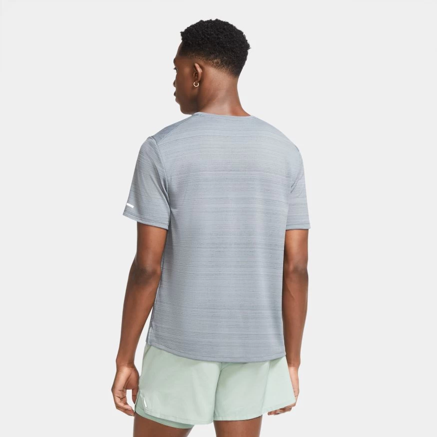 Nike Men's DRI-FIT Miler Short Sleeve (084 - Smoke Grey/Reflective Silver) 4 Nike Men's DRI-FIT Miler Short Sleeve (084 - Smoke Grey/Reflective Silver) - Image 2