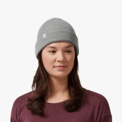 On Unisex Merino Beanie (Lunar) -Nike Store C147639C E3B5 4733 B464 779CB24A8D9D